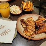 Nando's - ペリペリチキン丸ごと1羽にサイド2種、ボトムレスドリンク付き、2名用シェアプレートRM65.90