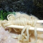 濃厚とんこつラーメン 福福家  - 豚骨醤油ラーメンの太麺