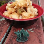 Tempura To Sashimi Rokkakuya - 鶏三種天丼_770円　側面