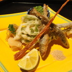 徳うち山 - 稚あゆとコジアブラの天ぷら、鯛のにこごり、姫筍、しょうが、ナマコの卵巣