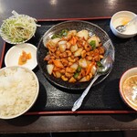 中華料理 満福苑 - ランチタイム 鶏肉とカシューナッツ炒め