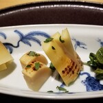 馳走 啐啄一十  - ⑥宮古島薇(ゼンマイ)のお浸し(沖縄県宮古島産)
      ⑦炭火焼き白子筍(大阪府泉州産)
      広島で白子筍が食べられるとは！
      15,000円のコースで出る食材ではありません！