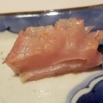 馳走 啐啄一十  - ⑬金目鯛(静岡県駿河湾産、サスエ前田魚店、7日熟成)
      産卵期は夏、旬は秋～晩冬
      金目鯛は旬の終わり、脂のりは落ち着いてきました
      上品かつ円やかな旨み、儚く消えるスッキリとした後味