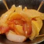 馳走 啐啄一十  - ⑯赤貝(山口県岩国産)
      産卵期は夏、旬は秋～春
      微かにコリッ感はありますが軟らかな仕上がり。
      臭みが出易い赤貝ですが臭み無く、潮の香りがほんのり、しっかりした旨みを楽しみます。