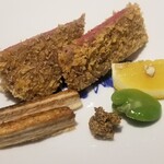 馳走 啐啄一十  - ⑰榊山牛のシャトーブリアンの牛カツ、和田牛蒡(フルーツ牛蒡)、デミグラスソース
      榊山牛は32ヶ月以上の長期生体熟成させたブランド黒毛和牛。
      シャトーブリアンのカツ、脂の円やかさを堪能