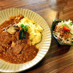 チキンカレー+サラダ 850円