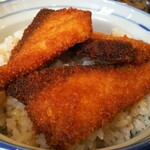 わっぱ飯 いちや - ブリかつ丼定食 1300円、ブリかつは3切れ、小鉢、キャベツ、豚汁、お新香、カツ茶漬け用出汁付き