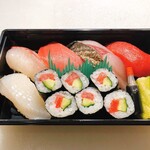 Assorted Sushi (5 pieces of top topping + thin rolls)