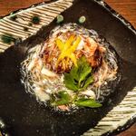 Mon kichi - 蓮根饅頭　蟹あんかけ。揚げた蓮根饅頭に蟹の和風餡がよく合います!