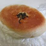 Kyouto isaburouseipan - 明太高菜。
                      
                      ピリッと辛い明太子と高菜をモッチリ生地で包んでおやき風に仕上げてあります。