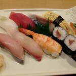 榮樂寿司 - にぎり（烏賊、赤身、〆鯖、玉子焼、ハガツオ、カンパチ、海老、鉄火巻）