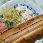 BERG - ベルクドック、ポークアスビッツ、ザワークラウト、白いちご