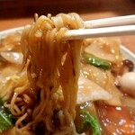 中華の華山 - 少し焦げ目の入った麺が旨い！