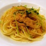 ツチヤマ - 豆苗とカラスミのパスタ・・カラスミタップリですね。麺が茹ですぎなのが残念。