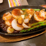 居酒屋ハイカラ - アスパラと新玉ねぎ炒め