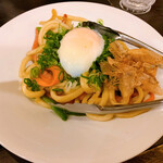 居酒屋ハイカラ - 温玉焼きうどん