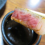 親和苑 - 赤牛のサーロインは中がレアな絶妙な焼き加減♪