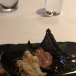 レストラン マノワ - Mene Verdure ９６８０円。黒いフォワグラたいやき。ポテト、フォワグラ、トリュフを乗せて頬張ります。幸せな味が広がります（╹◡╹）（╹◡╹）
