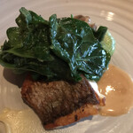 レストラン マノワ - Mene Verdure ９６８０円。真鯛のロースト。皮目は香ばしく、身はしっとりして、とても美味しいローストです（╹◡╹）。レモンバターとソースヴァンブランの２つの味で楽しみました（╹◡╹）