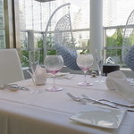 リストランテ　ウミリア - 綺麗なカトラリーやグラスがより美味しさを引き立てます。
