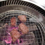 蔓牛 - いい感じに焼けてきました。