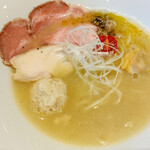麺屋 貝原 - 黄金のスープと美しいトッピング