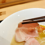 麺屋 貝原 - 絶妙な火入れのチャーシュー