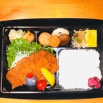 Ajito - 宅配用　国産豚　ローストンカツ弁当　1380円