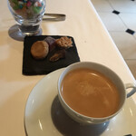 レストラン マノワ - Mene Verdure ９６８０円。エスプレッソと小菓子。デザートまでの満足度が高く、カフェも高い満足度です（╹◡╹）