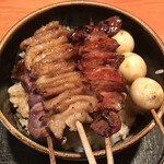 Yuu Kei - 焼き鳥丼（砂肝、レバー、皮、うずら）