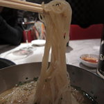 蔓牛 - 麺持ち上げ～