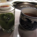 Sumibi Yakiniku Tsuru Gyuu - サービスの野菜ジュースとコーン茶