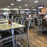 Stinger Ray's Tropical Bar & Grill - 外側で食べました。