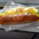 米粉パン工房 源 - たくわんクリームチーズコッペ190円