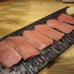 ホルモン焼肉 肉の大山 - 低温調理レバ刺し 1,078円