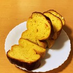 ルネット - かぼちゃとオレンジピールの食パン・ハーフ。210円