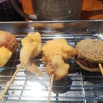 Kansai Izakaya Hisshi No Pacchi - 串カツから、トリ肉、キス、シイタケ、トマトチーズ各100円