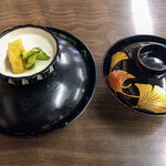 角屋食堂 - 丼物は蓋して運ばれてきます。