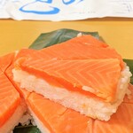 扇一 ます寿し本舗 - ますのすし・一重。1700円