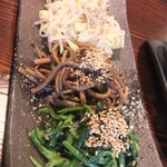 炭火焼肉　鶴 - 