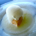 アロマフレスカ - ジェラートを浮かべたマスクメロンのスープ クリームソーダ風