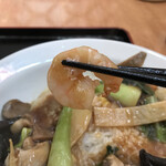 中華料理 シンゲン - 下に隠れてた海老