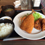 レストラン オーシャン - Bランチ830円　唐揚げアジフライ定食