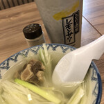 Gyuutan Sumiyaki Rikyuu - 最後に出してもらったテールスープ。ネギ一杯で美味しい‼︎