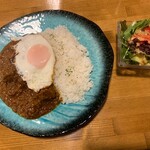 最高おにくセンター - ビストロ謹製カレー＋目玉焼き