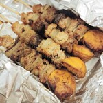 焼鳥キセキ - もつ 1本@110円(単品価格)