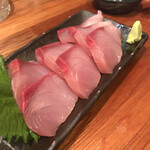 Izakaya Fuji - ブリ刺し