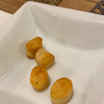 シクラメンテ - パルミジャーノと小麦で作ったチーズのクッキー