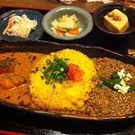 旧ヤム邸 - 日曜日のカレー膳です。