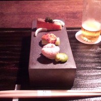 祇園 さゝ木 - 鱒、鯛のまこ西京焼き、鯛白子の塩焼き。添えた玉ねぎが酢漬けで、それが一番きにいってしまったwww